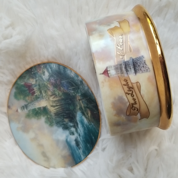 Thomas Kinkade LIGHT OF PEACE Lighthouse Music Box First Issue 1998 - Picture 6 of 7